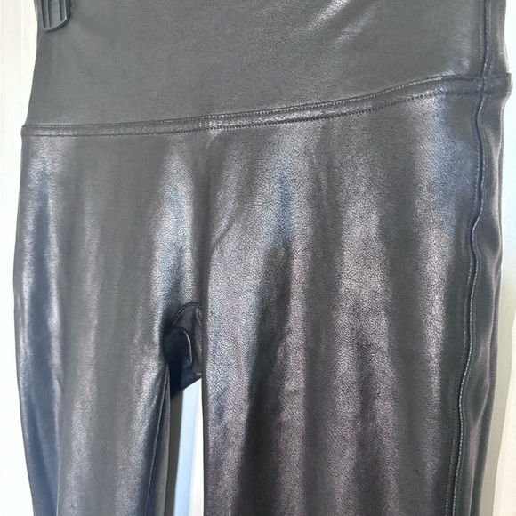 Spanx Black Faux Leather Leggings size Medium Contour Fit - Picture 4 of 4
